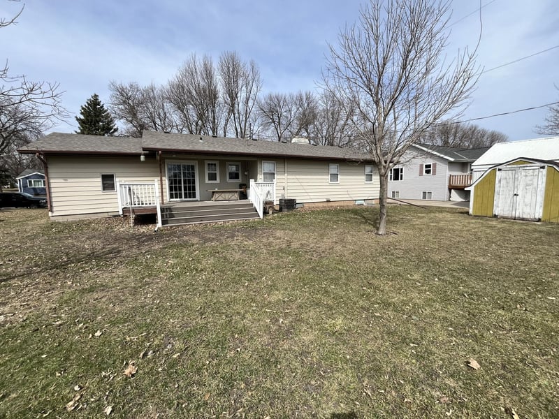 25 4th Ave SE, Clara City, MN 56222