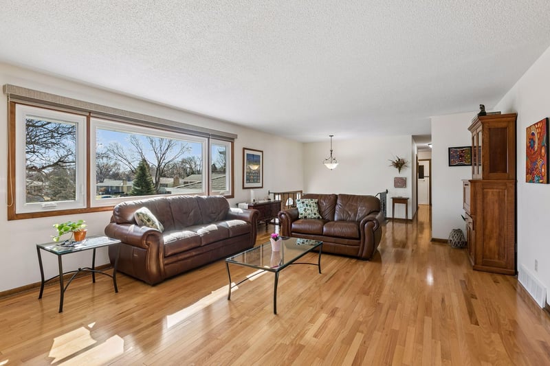 3409 Maplewood Dr, Saint Anthony, MN 55418