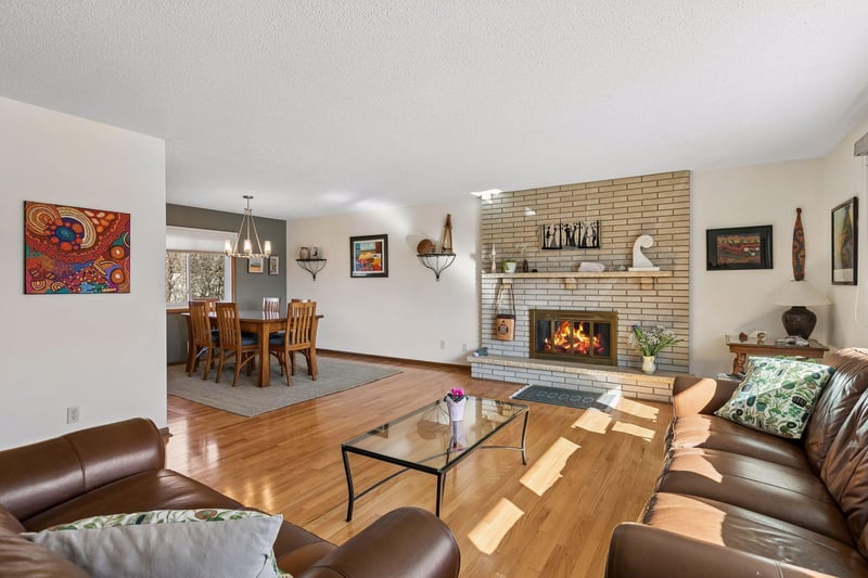 3409 Maplewood Dr, Saint Anthony, MN 55418