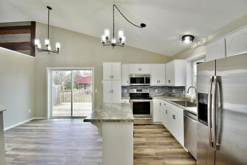 613 7th St S, Sartell, MN 56377
