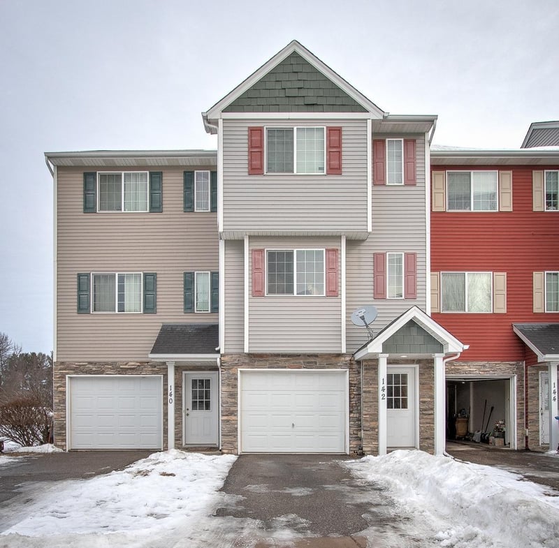 142 19th Ave SE, Cambridge, MN 55008