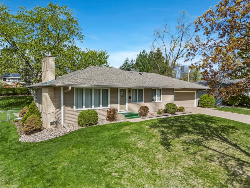 8316 Beard Rd, Bloomington, MN 55431