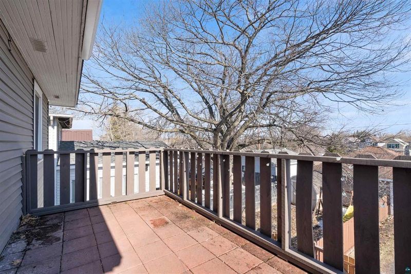 3718 W 4th St, Duluth, MN 55807