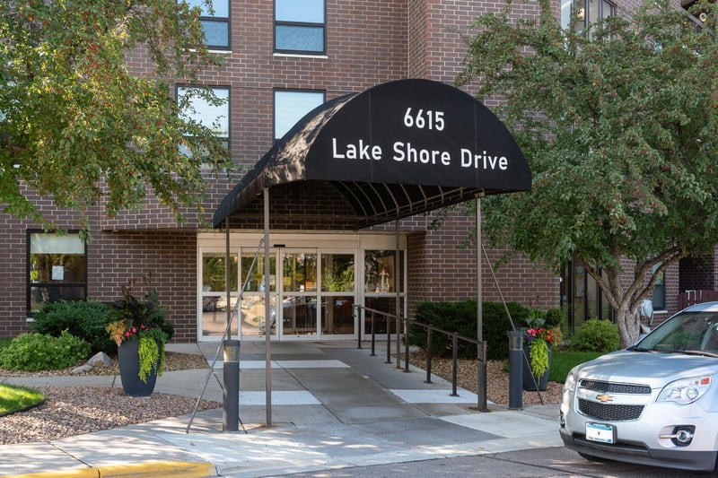 6615 Lake Shore Dr S #705, Richfield, MN 55423