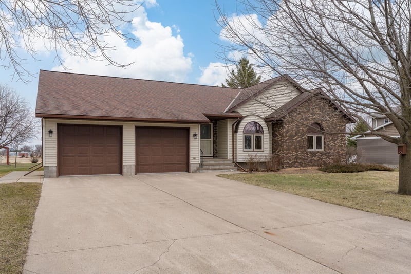 554 Karmil Pl, Gaylord, MN 55334