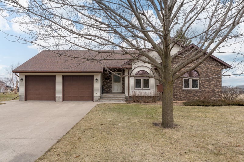 554 Karmil Pl, Gaylord, MN 55334