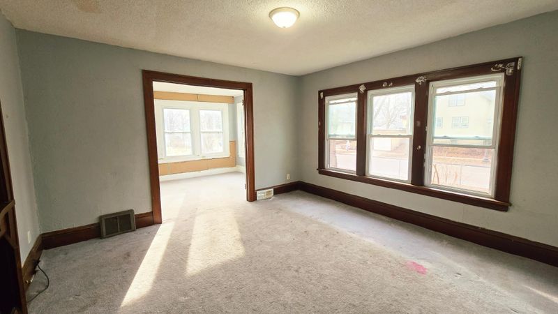 1444 Edgerton St, Saint Paul, MN 55130