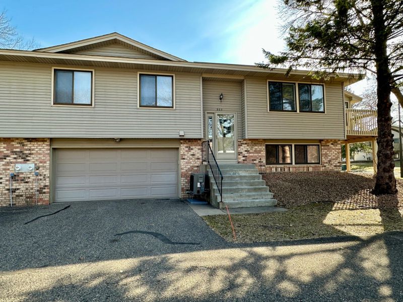 923 Lawnview Ave, Shoreview, MN 55126