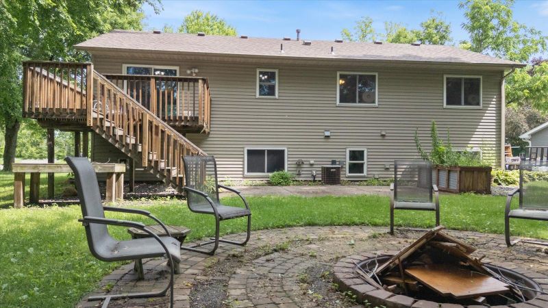 428 Riverview Dr, Monticello, MN 55362