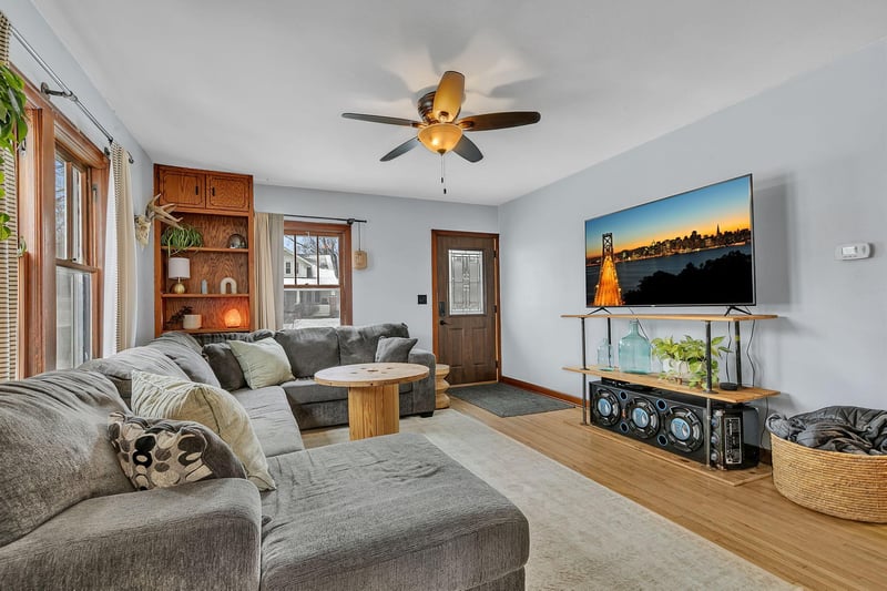 226 4th St E, Rockville, MN 56369