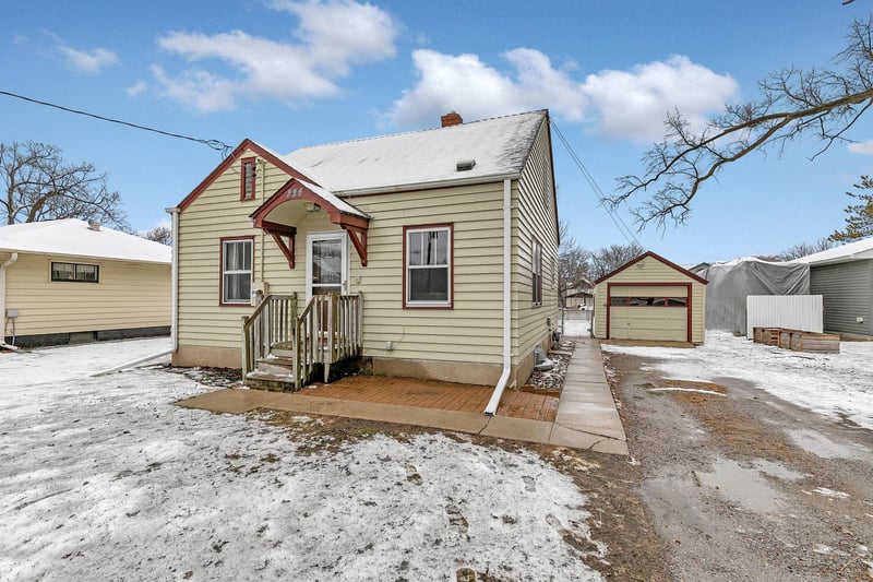 226 4th St E, Rockville, MN 56369