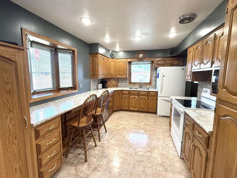 127 4th St NW, Clara City, MN 56222