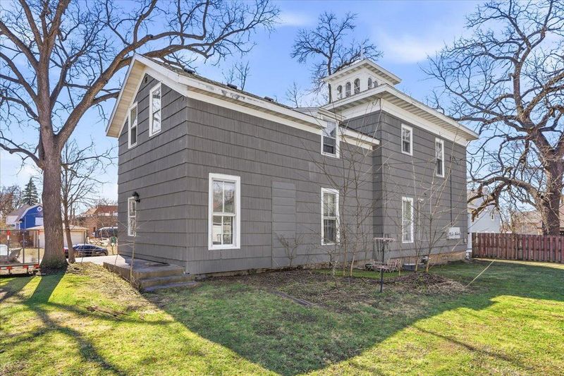 315 E Maple St, River Falls, WI 54022