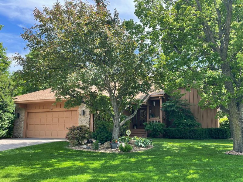 15705 Nursery Dr, Minnetonka, MN 55345
