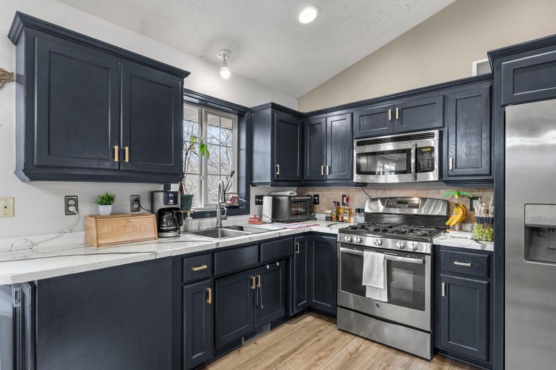 10924 Fox Hollow Ln N, Champlin, MN 55316