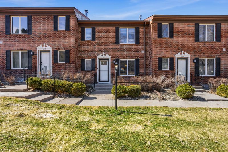 629 Maple Park Dr, Mendota Heights, MN 55118