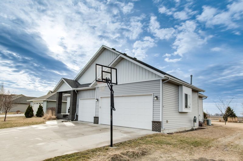 657 Westminster Dr, Moorhead, MN 56560