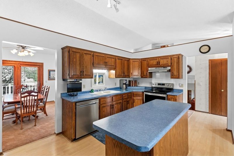 1531 Oakwood Ter, Shoreview, MN 55126