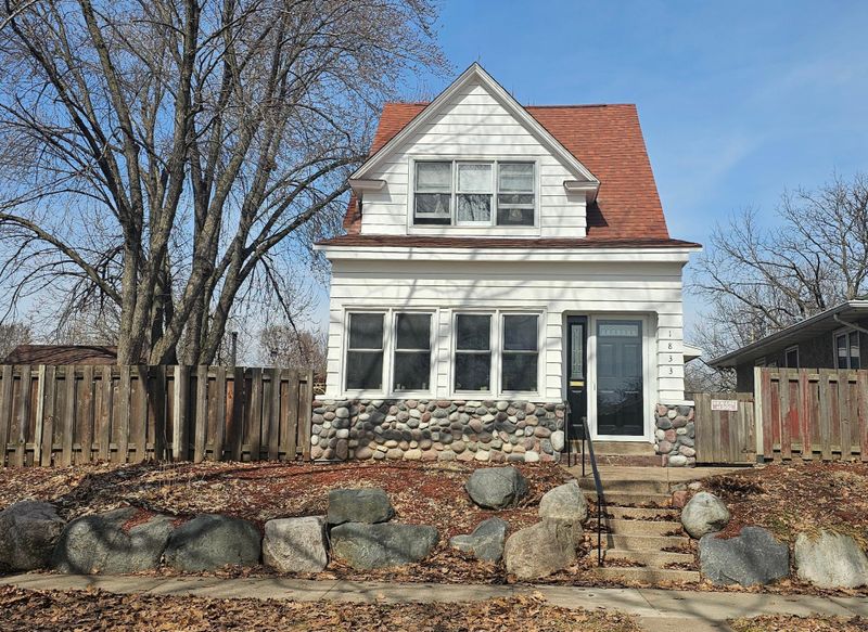 1833 Hawthorne Ave E, Saint Paul, MN 55119