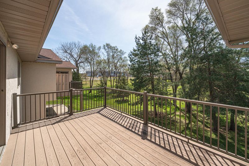 2334 Pinewood Dr, Shakopee, MN 55379
