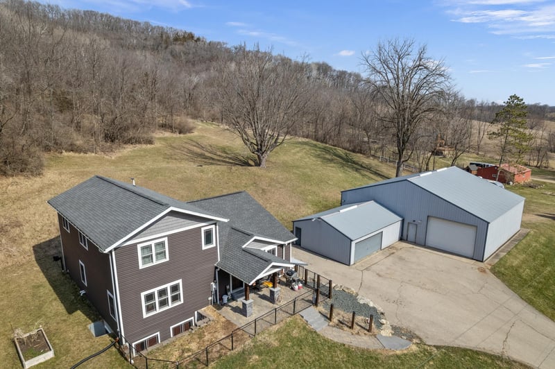 W4824 Puent Rd, La Crosse, WI 54601
