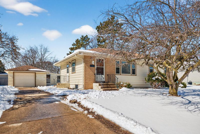 8706 20th Ave S, Bloomington, MN 55425