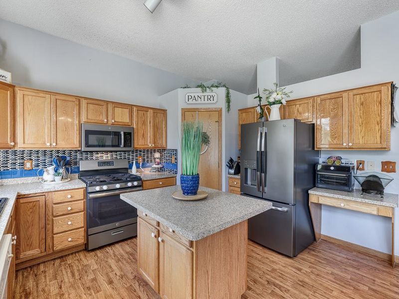 18932 Dunbury Ave, Farmington, MN 55024
