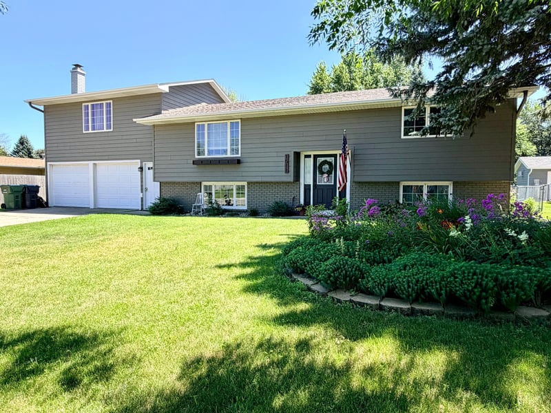 1511 Eckerson Dr, Worthington, MN 56187