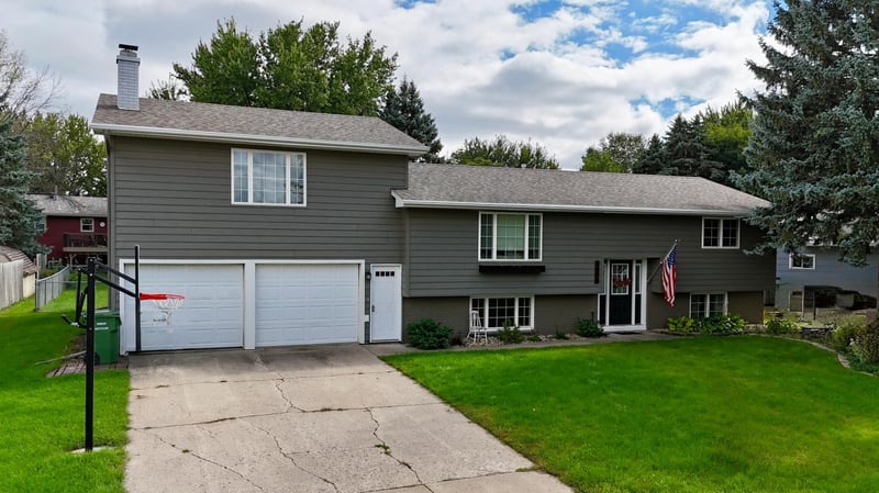 1511 Eckerson Dr, Worthington, MN 56187