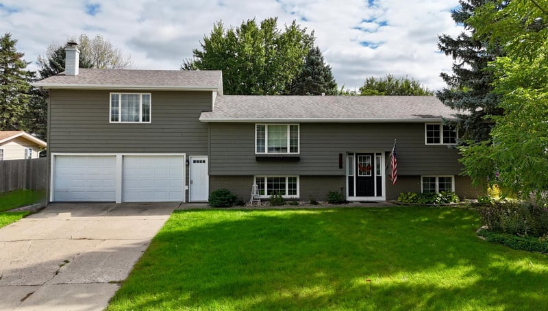 1511 Eckerson Dr, Worthington, MN 56187
