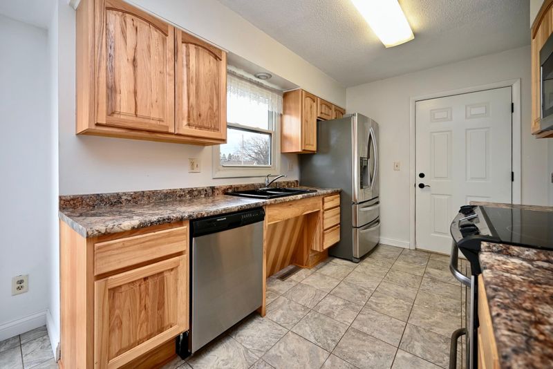 772 Bluffview Cir, Winona, MN 55987