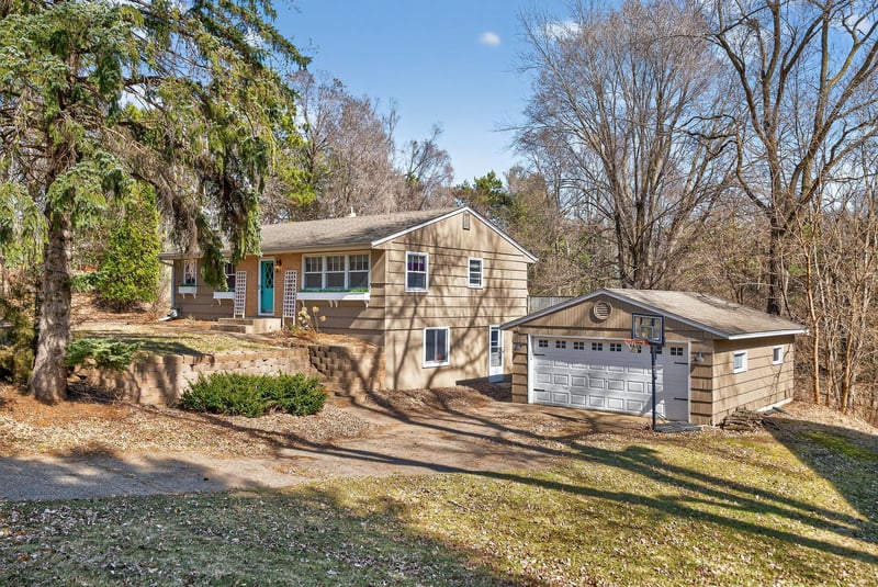 9091 W Staring Ln, Eden Prairie, MN 55347