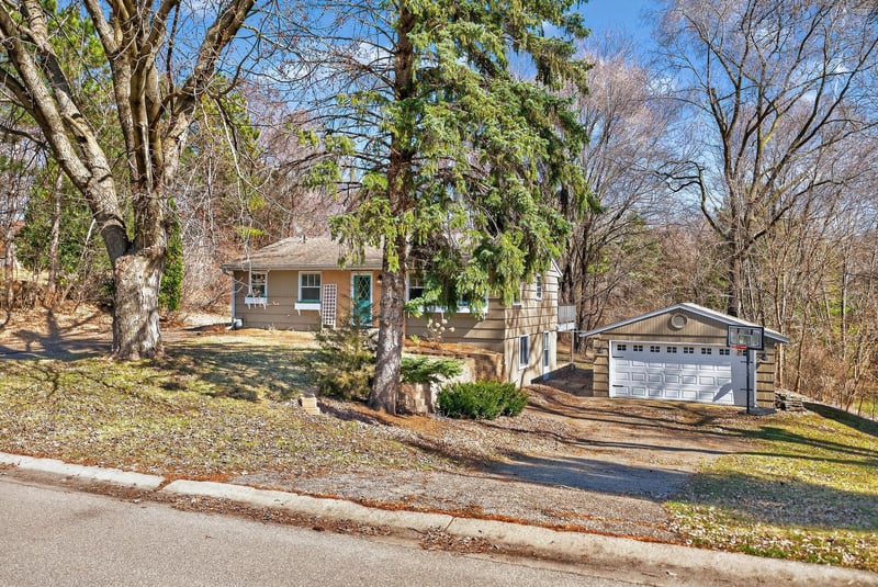 9091 W Staring Ln, Eden Prairie, MN 55347