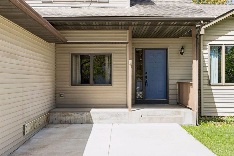 10916 Timberline Dr N, Champlin, MN 55316