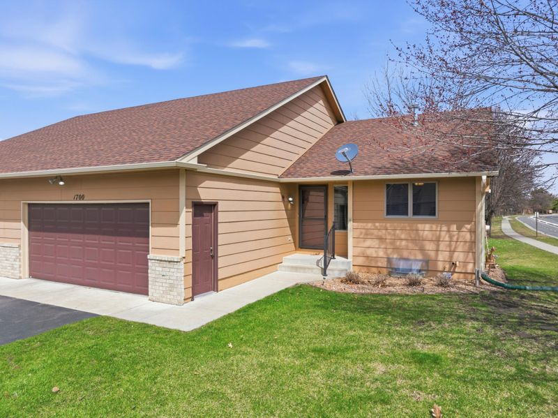 1700 Humphrey Ct, Northfield, MN 55057