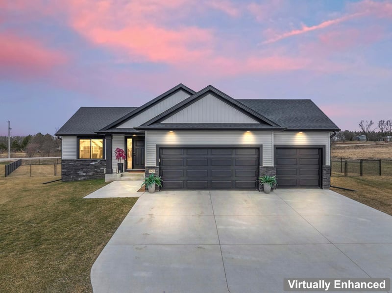 1608 Sugar Ave, Pine Island, MN 55963