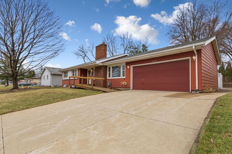 2123 Fox Pl, Mendota Heights, MN 55120