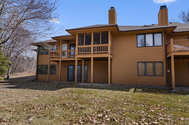 19 Anemone Cir, North Oaks, MN 55127