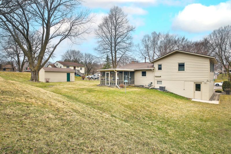 305 12th St SE, Waseca, MN 56093