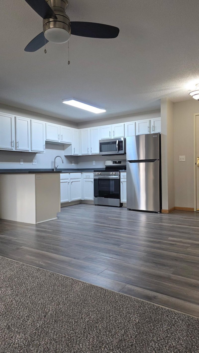 1321 Lake Dr W #101, Chanhassen, MN 55317