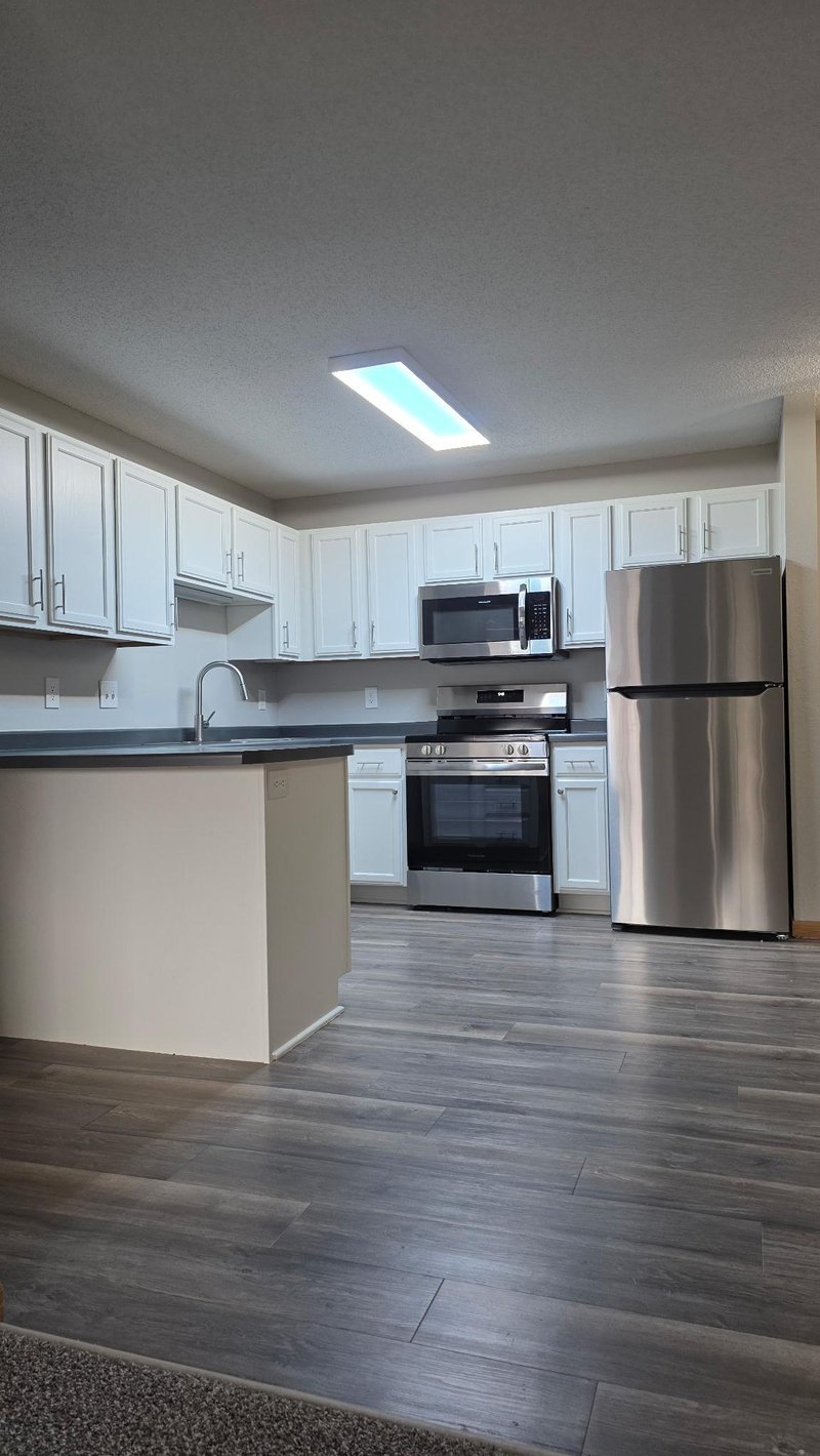 1321 Lake Dr W #101, Chanhassen, MN 55317