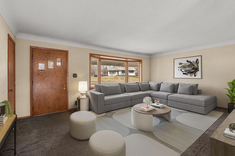 2460 E Meadow Dr, North Saint Paul, MN 55109