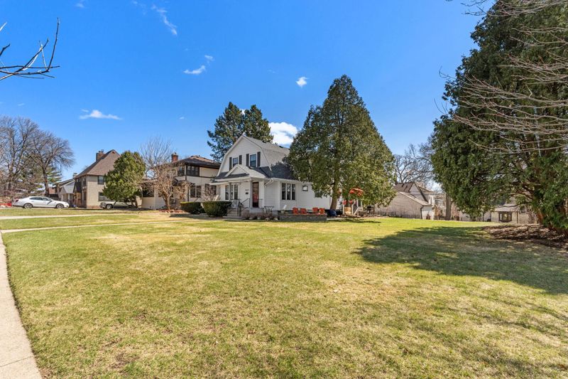 205 W 52nd St, Minneapolis, MN 55419