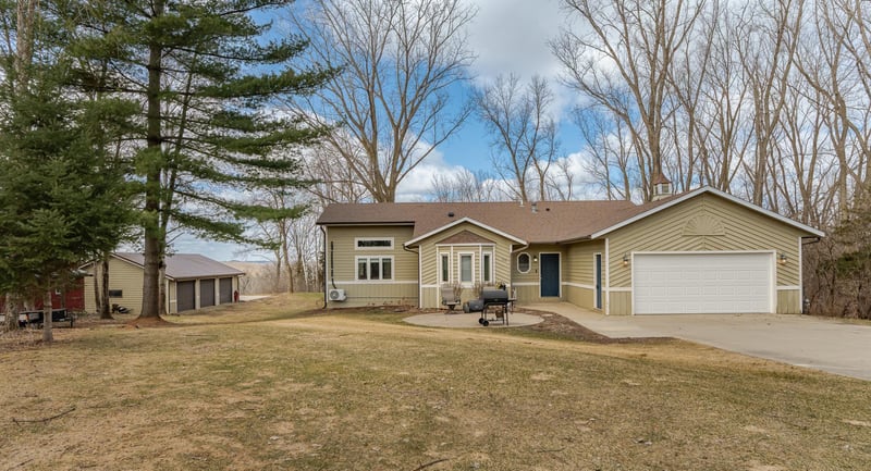 110 6th Ln NE, Oronoco, MN 55960