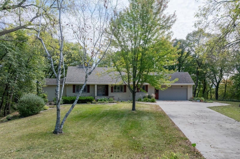 2000 Roe Crest Dr, North Mankato, MN 56003