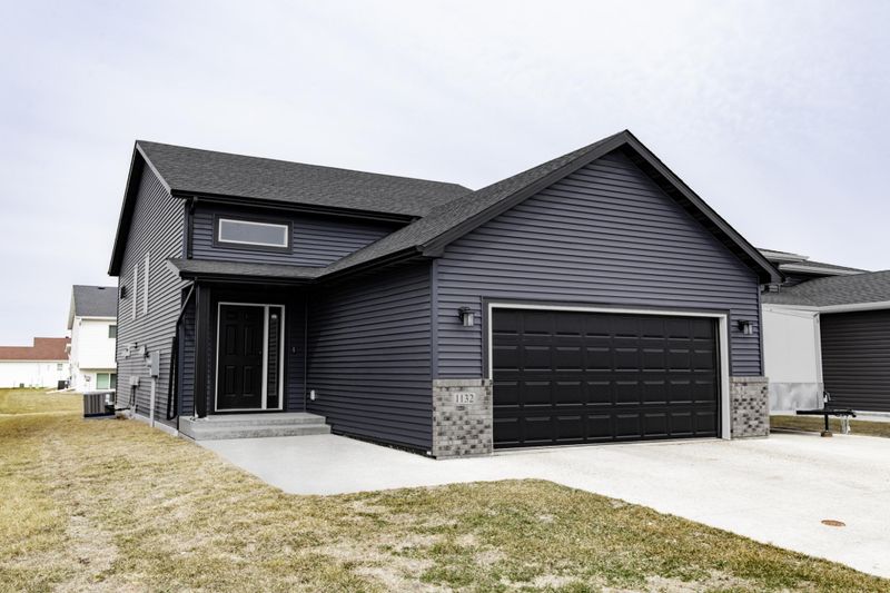 1132 46th Ave S, Moorhead, MN 56560