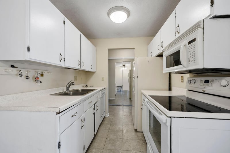 329 Geneva Ave N #411, Oakdale, MN 55128