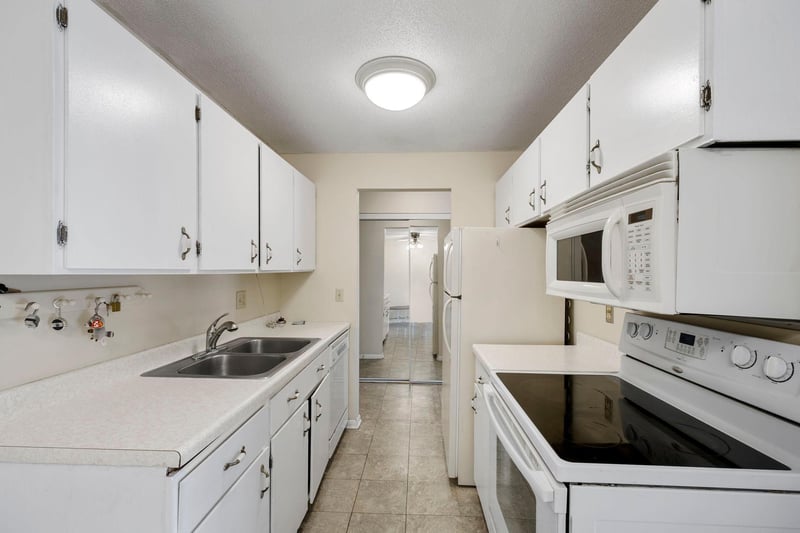 329 Geneva Ave N #411, Oakdale, MN 55128