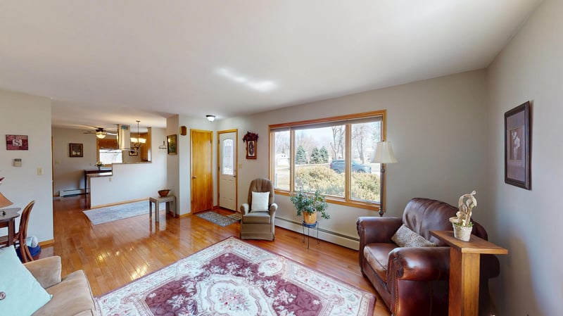 206 West St, Walters, MN 56097