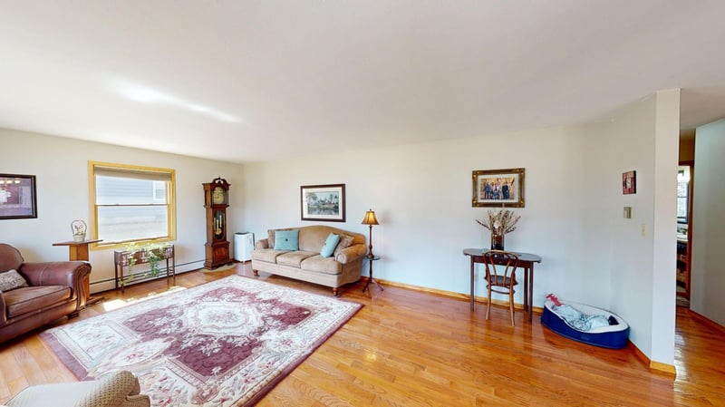206 West St, Walters, MN 56097